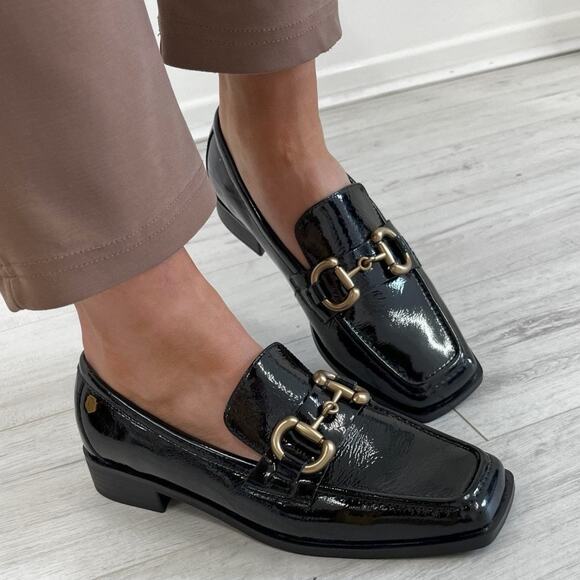 CARMELA ISABELLA LOAFER In Patent Black EU-37/ US-6 NEW w/Box - Picture 1 of 14